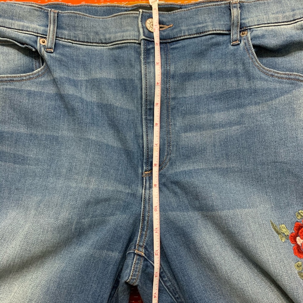 Express Rose Embroidered Stretch High Rise Jeans - Picture 6 of 8